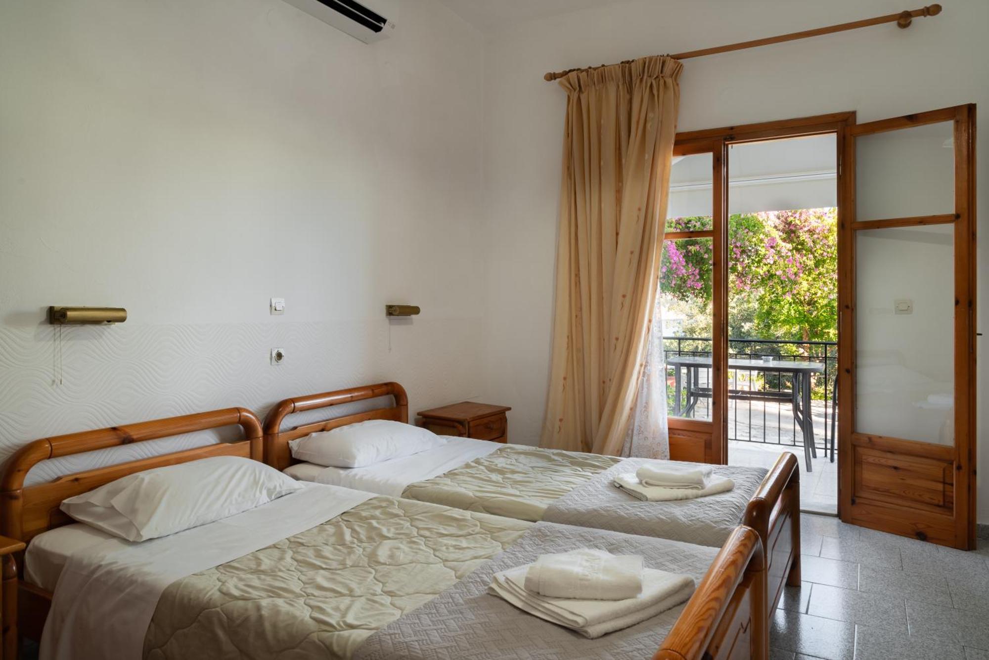 Ulisse Apartments Палеокастрица Экстерьер фото